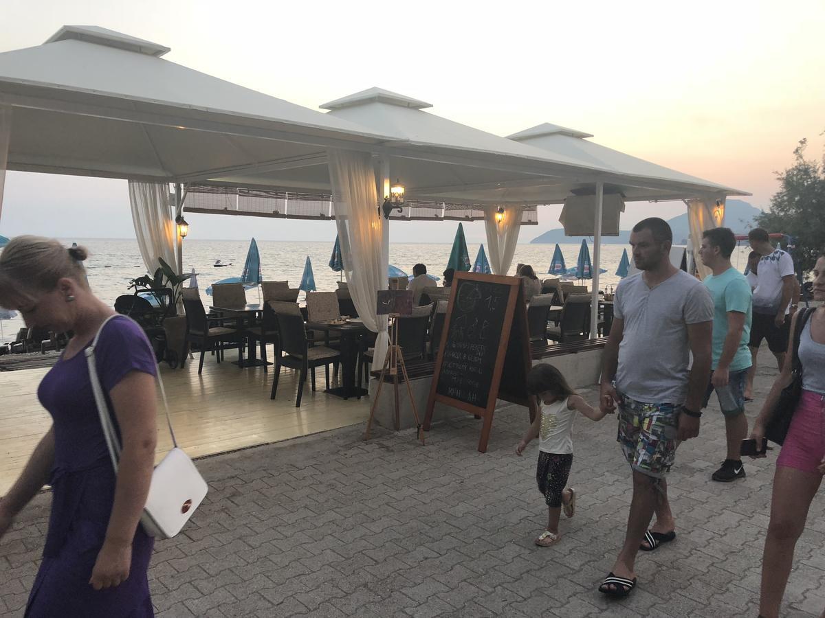 Apartments Kuce Lekovica Beach & Snack Bar- Bistro Exterior foto